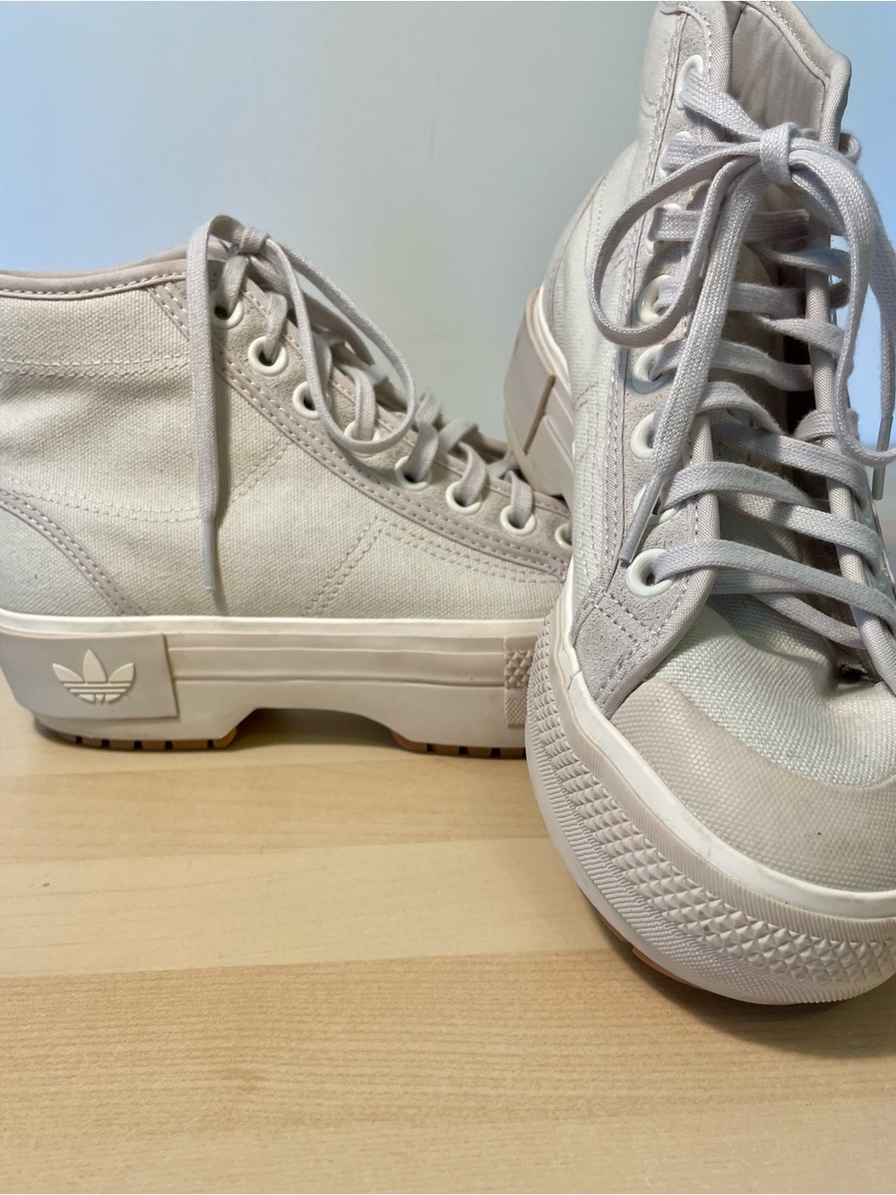 Adidas Women's Nizza Trek Sneaker Boot size 7 1/2. (Sand)